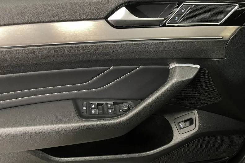 Volkswagen Passat din 2021 cu 151.619 km - oferta VOL208592 - foto 25