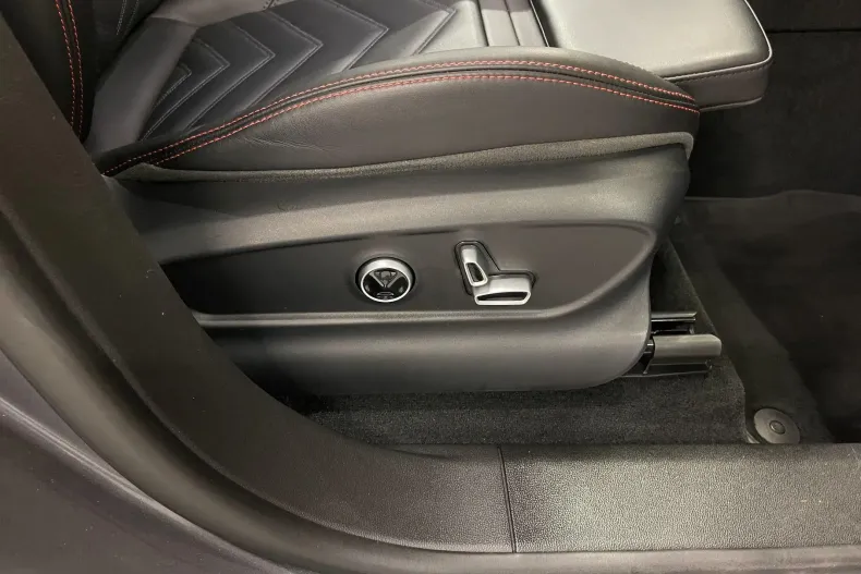 Maserati Grecale din 2023 cu 70.742 km - oferta MAS208600 - foto 30