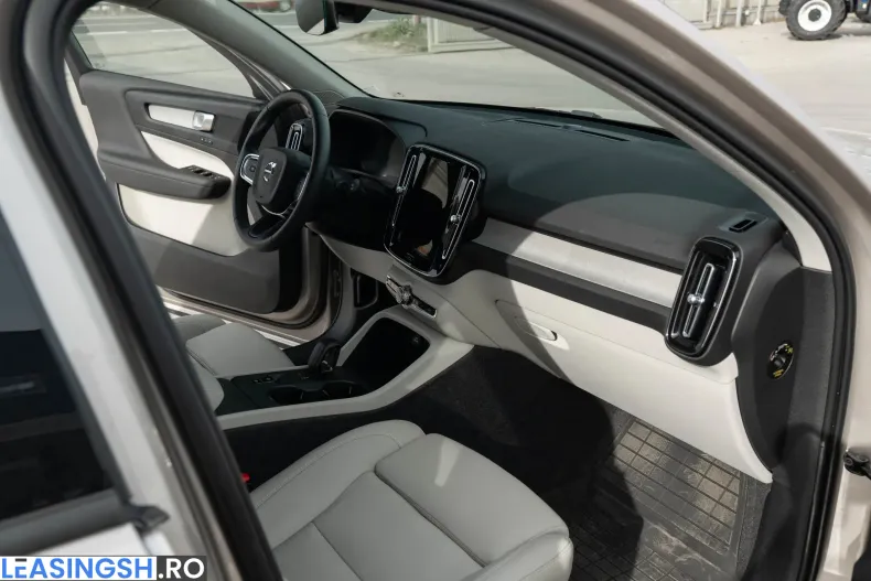 Volvo XC40 din 2023 cu 35.268 km - oferta VOL208615 - foto 12