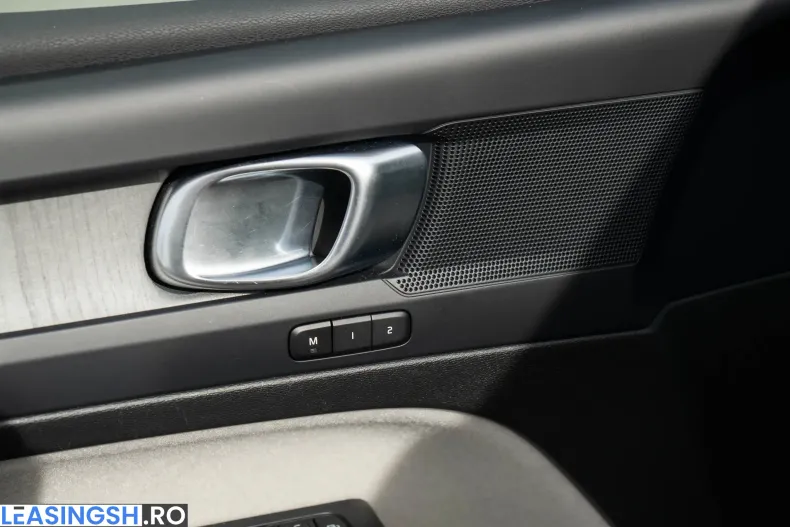 Volvo XC40 din 2023 cu 35.268 km - oferta VOL208615 - foto 20