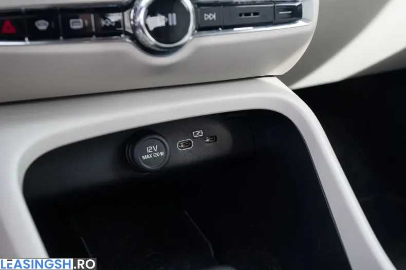 Volvo XC40 din 2023 cu 35.268 km - oferta VOL208615 - foto 23