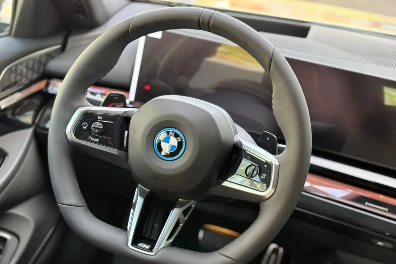 BMW 530e (Seria 5) din 2026 cu 1 km - oferta BMW208632 - foto 11