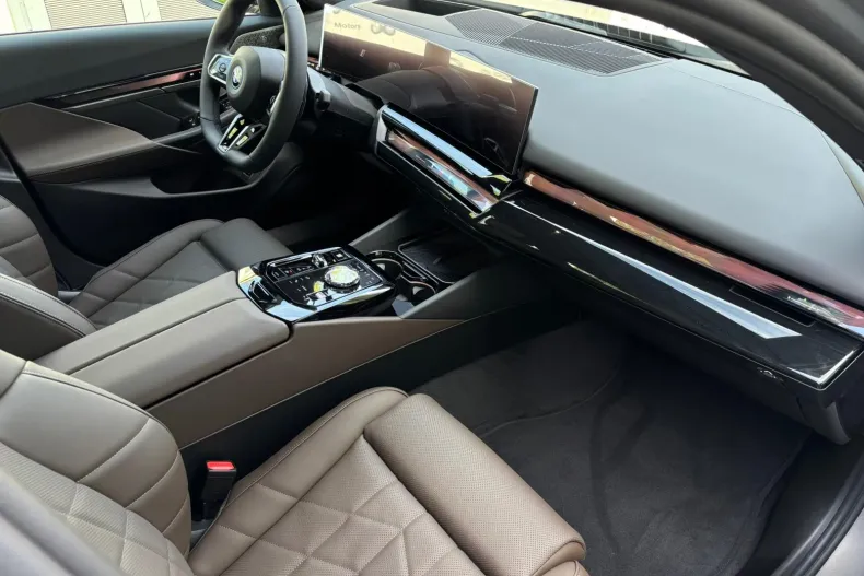BMW 530e (Seria 5) din 2026 cu 1 km - oferta BMW208632 - foto 12