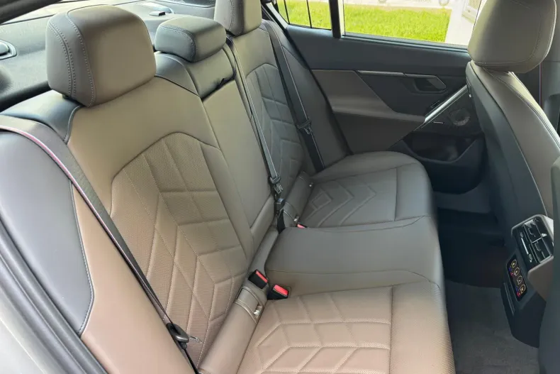 BMW 530e (Seria 5) din 2026 cu 1 km - oferta BMW208632 - foto 16