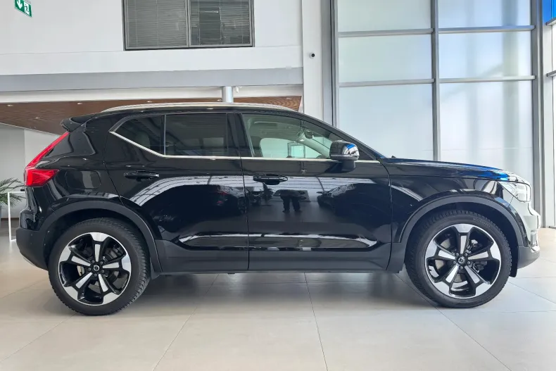 Volvo XC40 din 2020 cu 79.900 km - oferta VOL208646 - foto 4