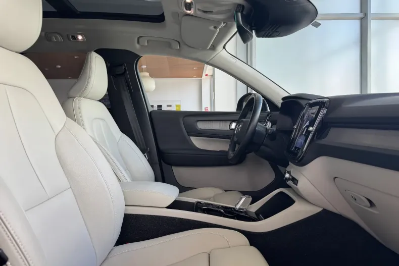 Volvo XC40 din 2020 cu 79.900 km - oferta VOL208646 - foto 9