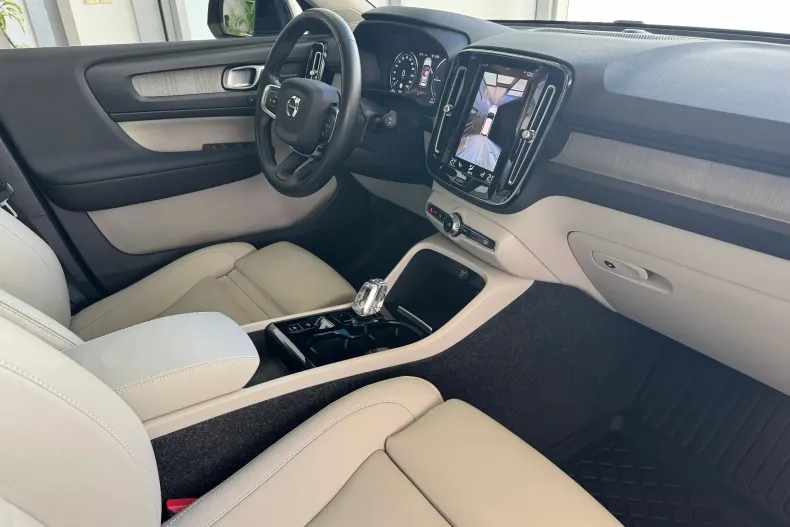 Volvo XC40 din 2020 cu 79.900 km - oferta VOL208646 - foto 10