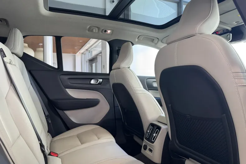 Volvo XC40 din 2020 cu 79.900 km - oferta VOL208646 - foto 14