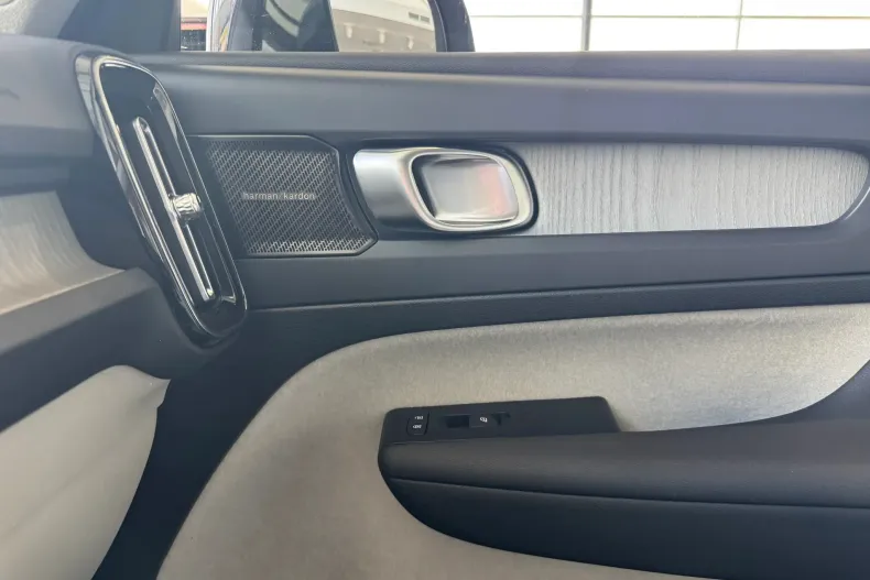 Volvo XC40 din 2020 cu 79.900 km - oferta VOL208646 - foto 18