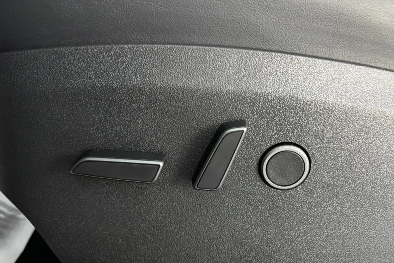 Tesla Model Y din 2023 cu 82.000 km - oferta TES208649 - foto 16