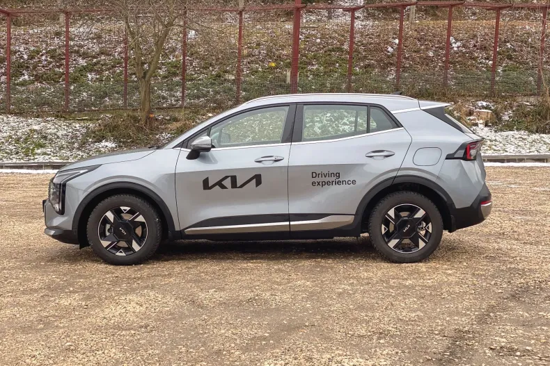 Kia Sportage din 2025 cu 6.200 km - oferta KIA208666 - foto 1