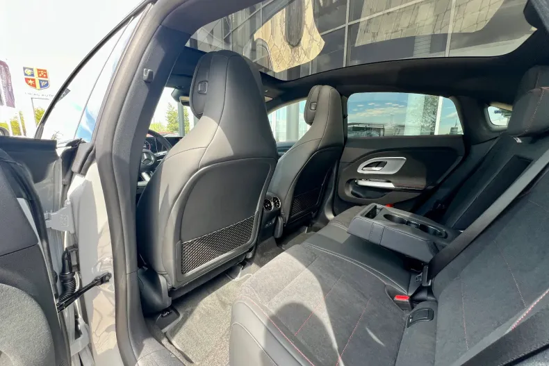 Mercedes-Benz CLA 200 (Clasa CLA) din 2026 cu 3 km - oferta MER208740 - foto 15
