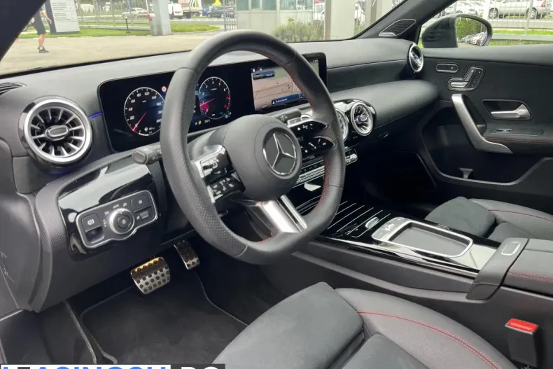 Mercedes-Benz A 200 (Clasa A) din 2023 cu 13.277 km - oferta MER208742 - foto 10