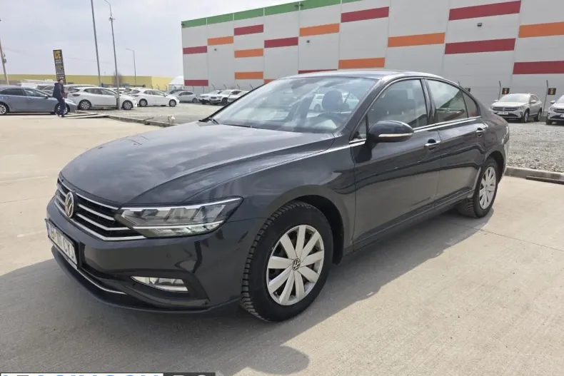 Volkswagen Passat din 2021 cu 62.250 km - oferta VOL208756 - foto 1