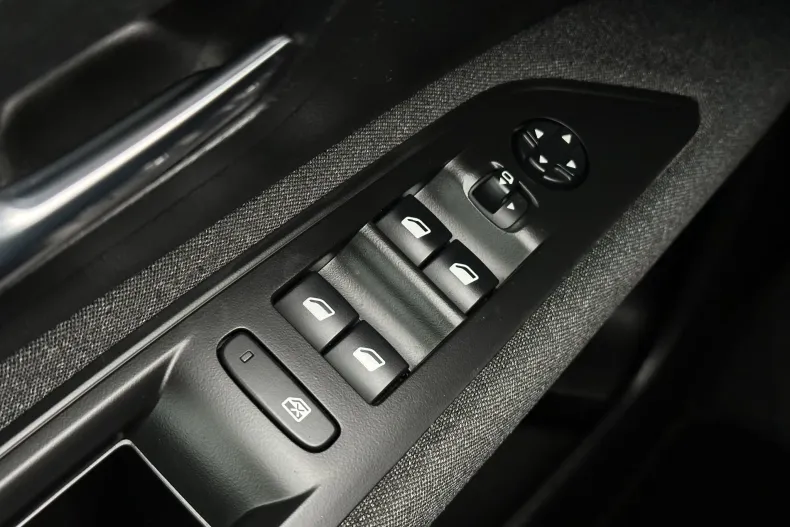 Peugeot 3008 din 2021 cu 179.728 km - oferta PEU208811 - foto 30