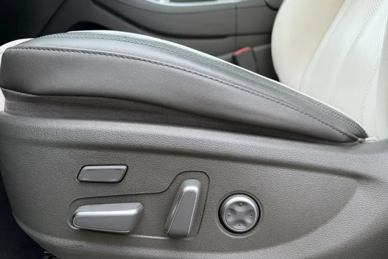 Hyundai Santa Fe din 2022 cu 70.650 km - oferta HYU208817 - foto 19