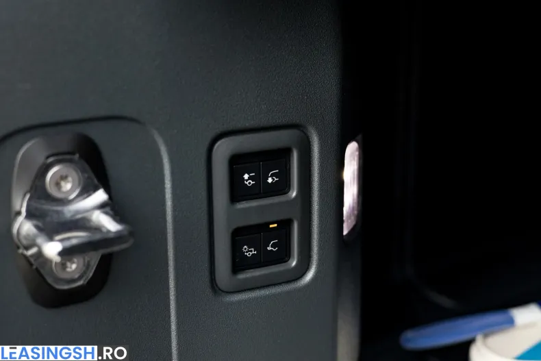 Land Rover Defender din 2023 cu 28.720 km - oferta LAN208832 - foto 18