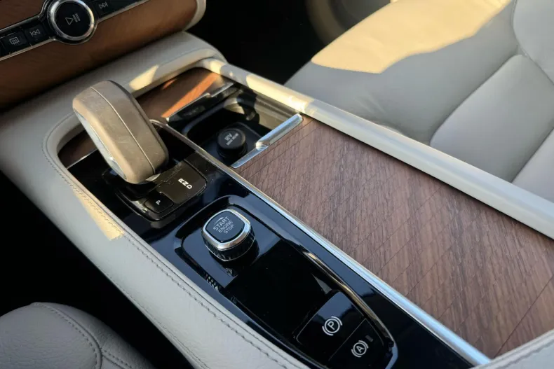 Volvo XC90 din 2021 cu 83.490 km - oferta VOL208843 - foto 5