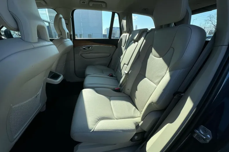 Volvo XC90 din 2021 cu 83.490 km - oferta VOL208843 - foto 19