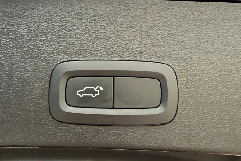 Volvo XC40 din 2020 cu 119.600 km - oferta VOL208855 - foto 17