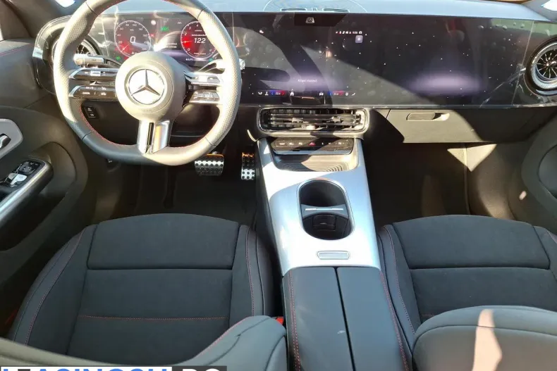 Mercedes-Benz CLA 200 (Clasa CLA) din 2025 cu 4.000 km - oferta MER208977 - foto 11