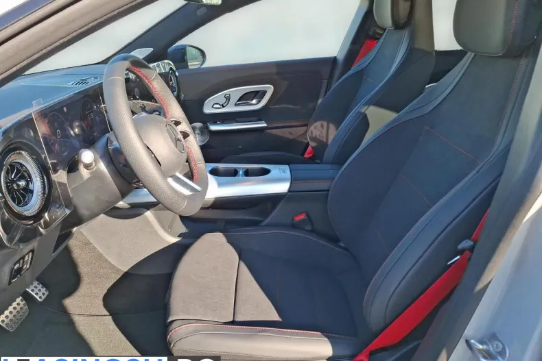 Mercedes-Benz CLA 200 (Clasa CLA) din 2025 cu 4.000 km - oferta MER208977 - foto 13