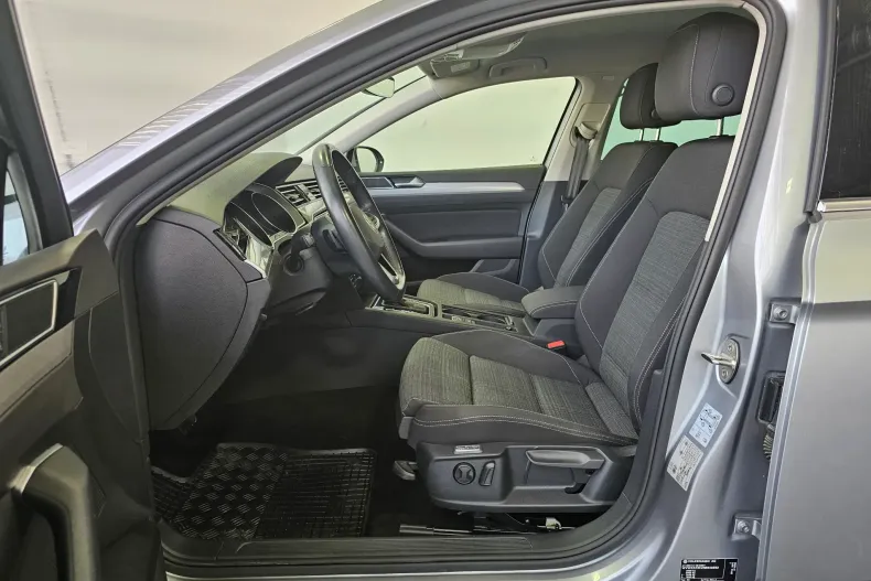 Volkswagen Passat din 2022 cu 76.554 km - oferta VOL208981 - foto 4