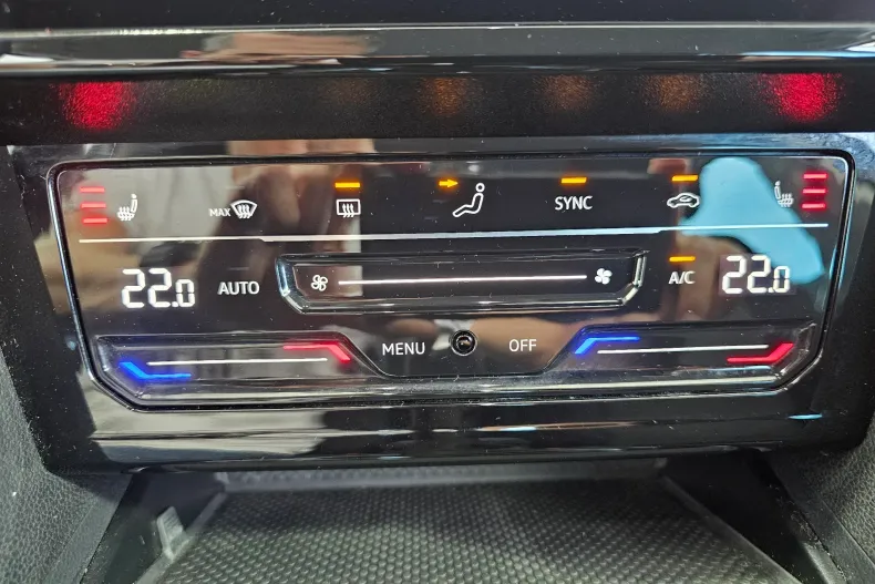 Volkswagen Passat din 2022 cu 76.554 km - oferta VOL208981 - foto 19
