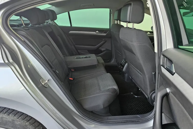 Volkswagen Passat din 2022 cu 76.554 km - oferta VOL208981 - foto 28