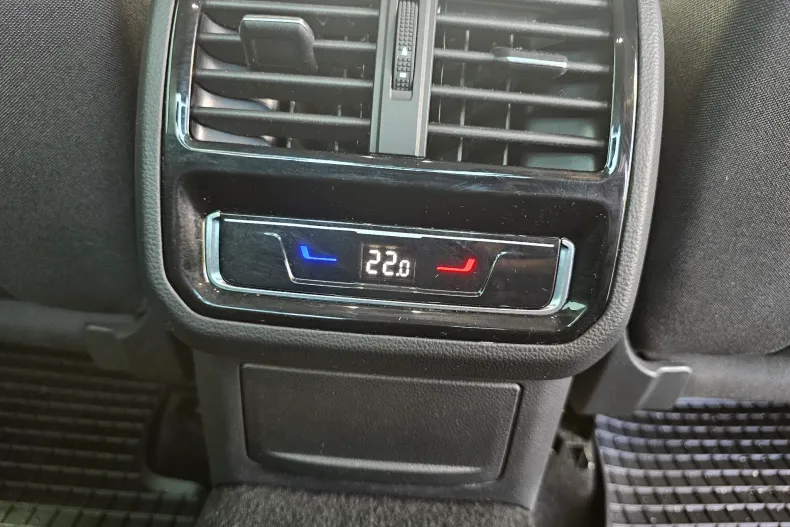 Volkswagen Passat din 2022 cu 76.554 km - oferta VOL208981 - foto 29
