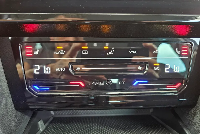Volkswagen Passat din 2021 cu 50.620 km - oferta VOL208983 - foto 23