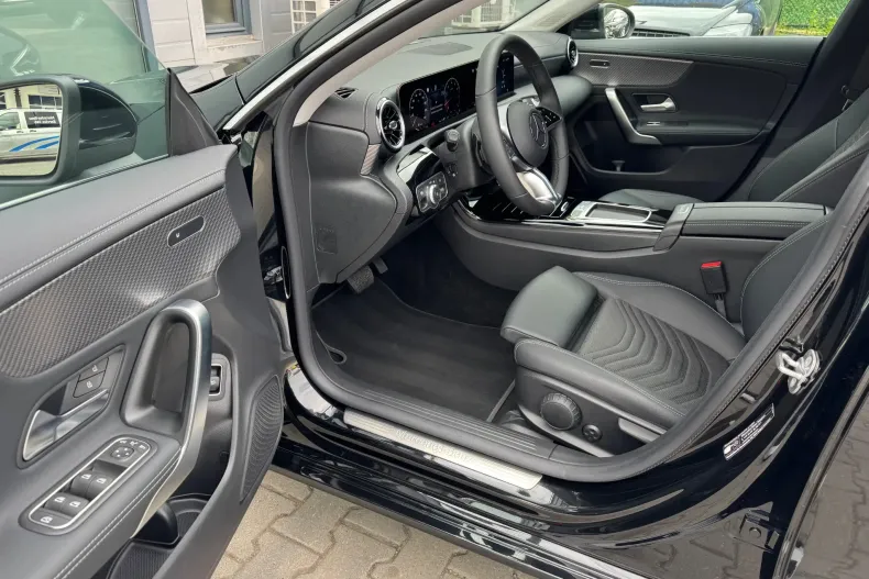 Mercedes-Benz CLA 180 (Clasa CLA) din 2025 cu 4.731 km - oferta MER209001 - foto 6