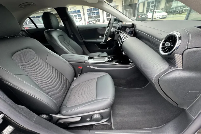 Mercedes-Benz CLA 180 (Clasa CLA) din 2025 cu 4.731 km - oferta MER209001 - foto 8