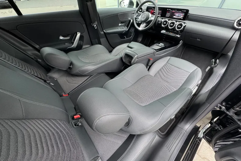 Mercedes-Benz CLA 180 (Clasa CLA) din 2025 cu 4.731 km - oferta MER209001 - foto 10