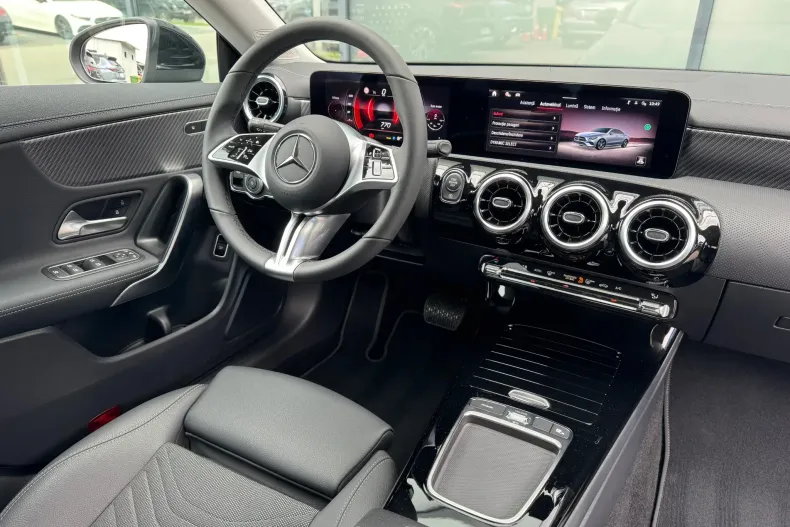 Mercedes-Benz CLA 180 (Clasa CLA) din 2025 cu 4.731 km - oferta MER209001 - foto 11