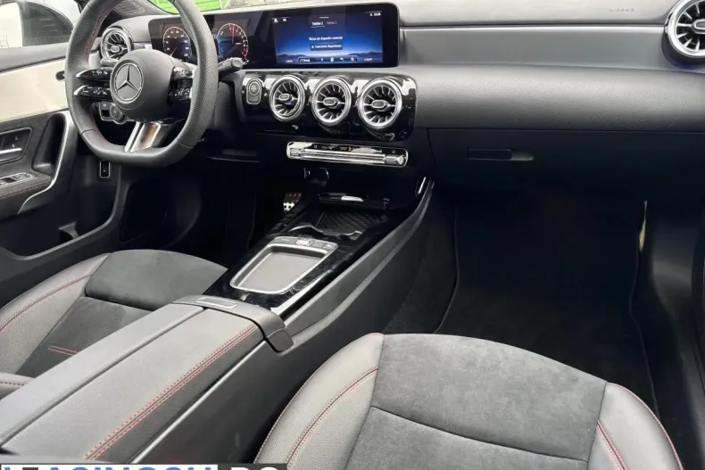 Mercedes-Benz A 250 (Clasa A) din 2023 cu 7.800 km - oferta MER209013 - foto 11