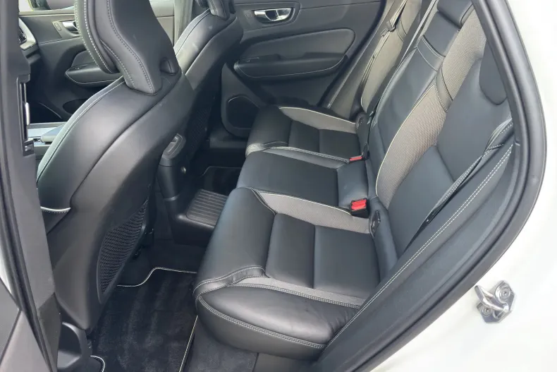 Volvo XC60 din 2020 cu 107.570 km - oferta VOL209063 - foto 7