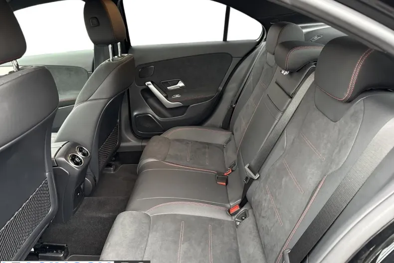 Mercedes-Benz A 200 (Clasa A) din 2024 cu 18.340 km - oferta MER209083 - foto 11