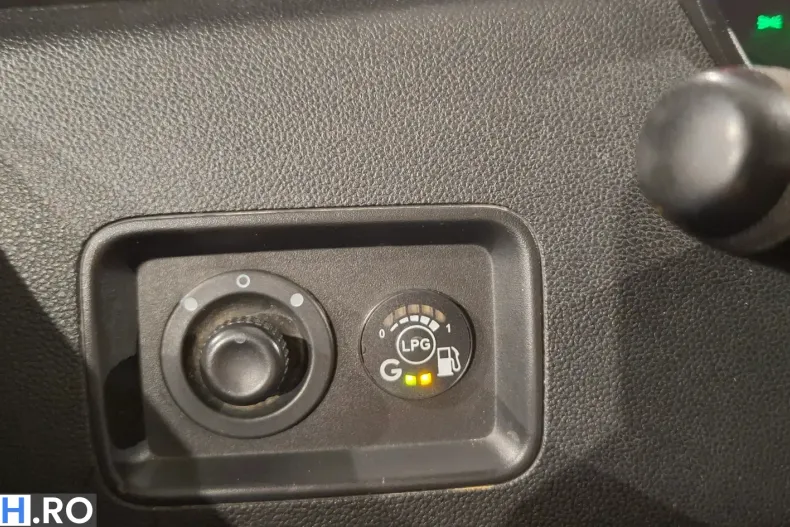 Dacia Duster din 2020 cu 141.493 km - oferta DAC209098 - foto 8