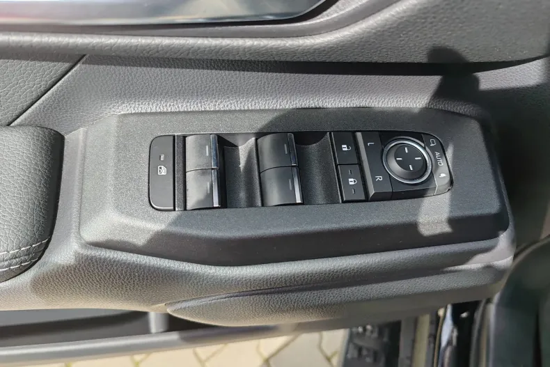 Toyota Land Cruiser din 2024 cu 18.951 km - oferta TOY209154 - foto 24