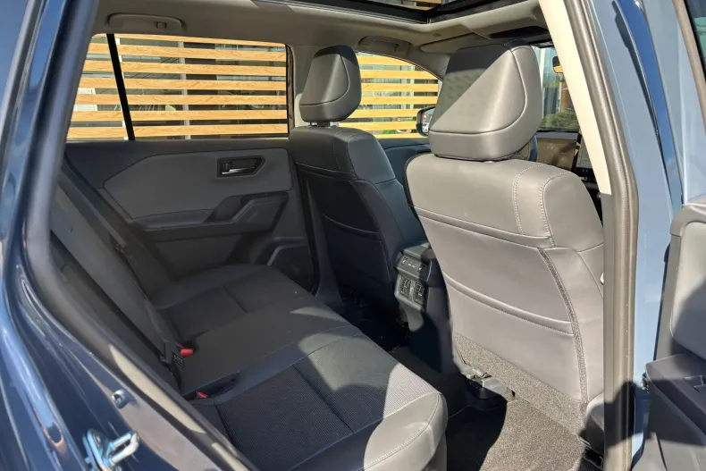 Toyota RAV4 din 2026 cu 10 km - oferta TOY209188 - foto 10