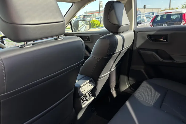Toyota RAV4 din 2026 cu 10 km - oferta TOY209188 - foto 17