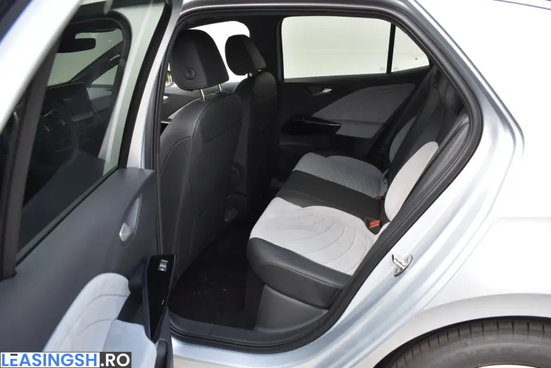 Volkswagen ID.3 din 2024 cu 9.000 km - oferta VOL209190 - foto 6