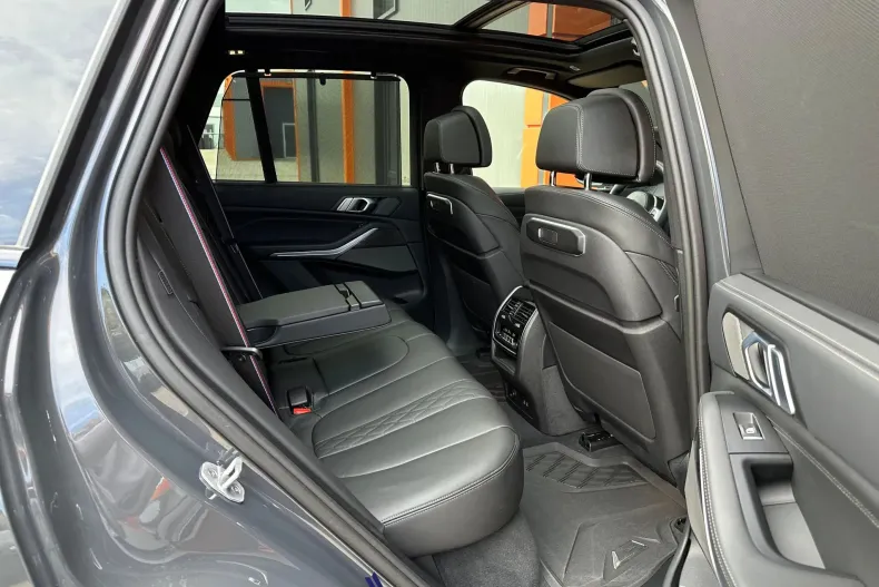 BMW X5 M (Seria X) din 2025 cu 13.236 km - oferta BMW209202 - foto 17