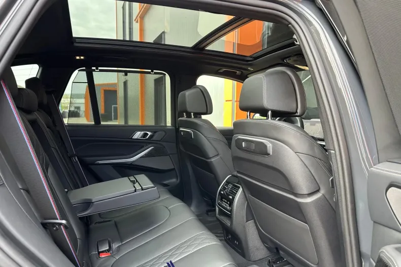 BMW X5 M (Seria X) din 2025 cu 13.236 km - oferta BMW209202 - foto 19