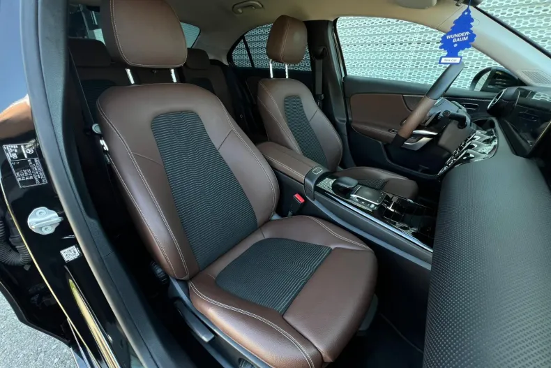 Mercedes-Benz A 200 (Clasa A) din 2020 cu 99.253 km - oferta MER209217 - foto 12
