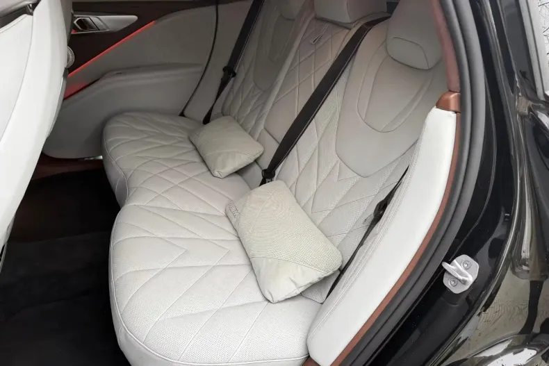 BMW XM (Seria X) din 2025 cu 6.100 km - oferta BMW209225 - foto 34