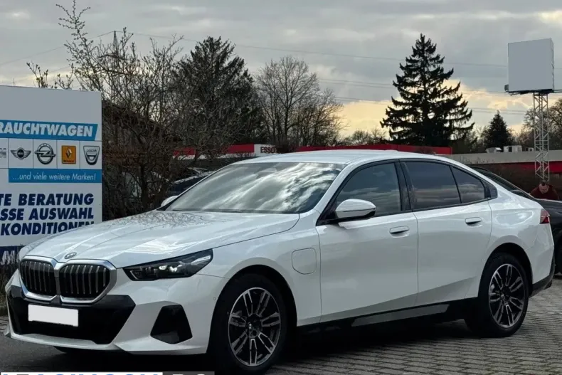 BMW 530e (Seria 5) din 2025 cu 5 km - oferta BMW209228 - foto 3