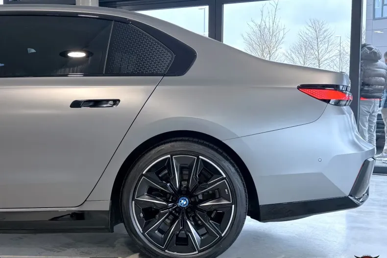 BMW i7 (Seria 7) din 2023 cu 38.517 km - oferta BMW209230 - foto 24
