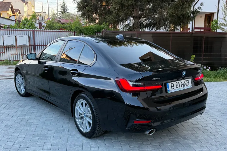 BMW 330e (Seria 3) din 2022 cu 54.566 km - oferta BMW209248 - foto 2
